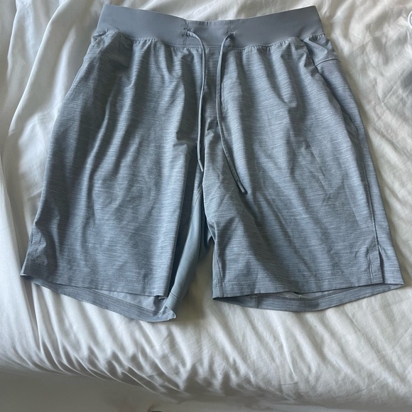 T.H.E. Short LuLulemon - Picture 3 of 3